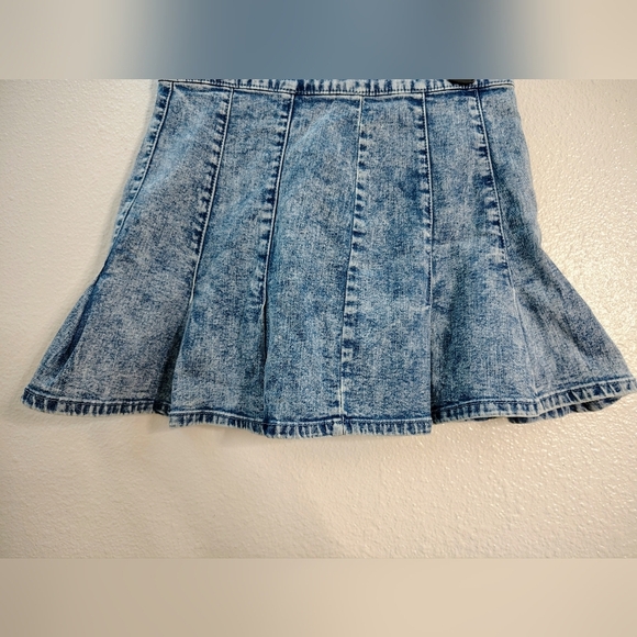 No Boundaries Classic Blue Denim Pleated A-line Mini Skirt Zip Back Sz Small - Picture 5 of 8